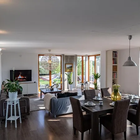 Cozy Terraced House With Infra Sauna And Parking Willa